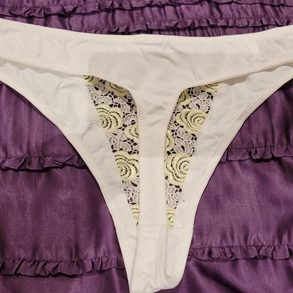 XL Thong Rose Embroidered Underwear - Picture 3 of 7